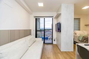 Studio Completo em Condomínio com Piscina IBI0710