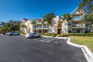 Luxury Beachside Condo - Half Mile from Beach
