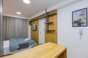 Studio Completo em condomínio com piscina -IBI1204