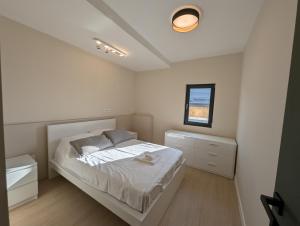 Zenith DM 3 Otopeni Airport Therme Two Bedrooms, One Bath, One Livingroom NO Kitchen