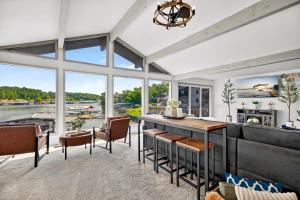 Lake Home Oasis - Sleeps 18