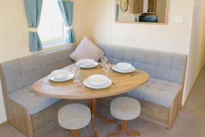 Marton Mere Holiday Village - Holiday Accommodation 18682