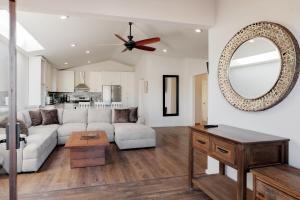 Casa Olmo with Jacuzzi, King Beds, AC, and TVs near Wineries