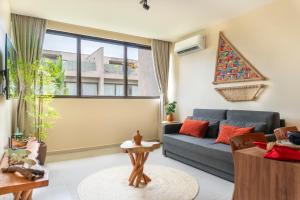 Apê Praia do Toque com Ar no Quarto e Sala, Condomínio com Academia, Quadra de Beach Tennis e Vôlei, Estacionamento Grátis e Restaurante