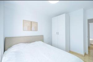 Casa del Mar Modern Apartment with Pool & Sea View in Manilva