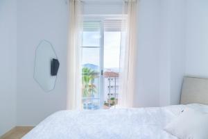 Casa del Mar Modern Apartment with Pool & Sea View in Manilva