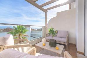 Casa del Mar Modern Apartment with Pool & Sea View in Manilva