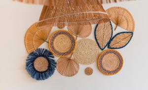 Apê Praia do Toque com Ar no Quarto e Sala, Condomínio com Academia, Quadra de Beach Tennis e Vôlei, Estacionamento Grátis e Restaurante