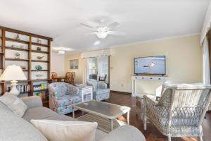 Joeys Place by Emerald Isle Realty
