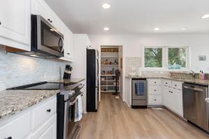 Pelicans Perch by Emerald Isle Realty