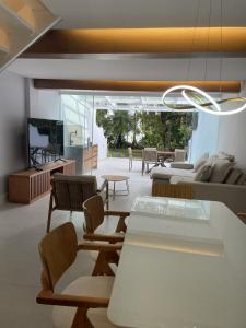 Casa pé na areia, Angra-Portogalo, fino acabamento