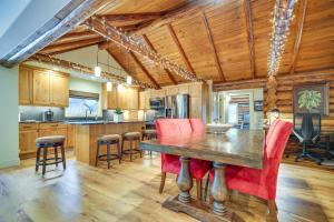 Contemporary Log Cabin Near Cle Elum Lake!