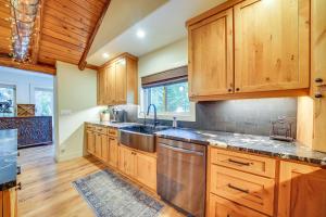 Contemporary Log Cabin Near Cle Elum Lake!