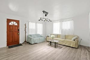 2BR Pet-Friendly Home # RV FREE