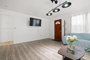 2BR Pet-Friendly Home # RV FREE