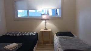 Cozy Room Near Downtown Vancouver, Science World, Skytrain, Cafes, Fast Wifi, Free Parking