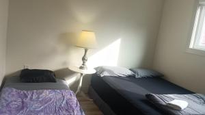 Cozy Room Near Downtown Vancouver, Science World, Skytrain, Cafes, Fast Wifi, Free Parking