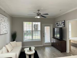 Stylish 1BR in Magnolia Easy Access to Woodlands