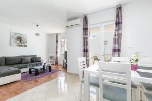 Apartments with swimming pool Seget Vranjica, Trogir - 24946