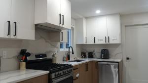 Cozy Room Near Downtown Vancouver, Science World, Skytrain, Cafes, Fast Wifi, Free Parking