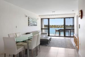 Commodore 6 - 80 Noosa Parade Noosa Heads