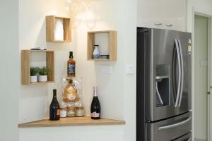 6BR House & Gym Walk to Moorebank Train Station