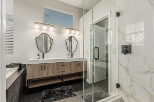 Heart of Scottsdale PoolHot Tub Theatre Room!