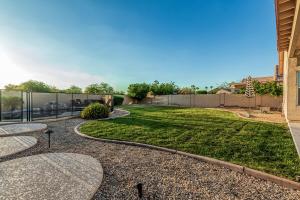 Heart of Scottsdale PoolHot Tub Theatre Room!