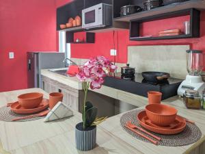 Romantic Escape 1 Bedroom 500m from Beach Memory Foam Bed Kitchen Value Stay 8B