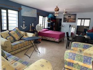 Casita Azul del mar, sencilla con fresca brisa