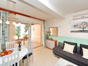 Two Bedroom Apartment with Balcony and Sea View Hvar
