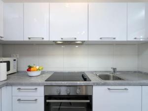 One Bedroom Apartment with Terrace and Sea View 4