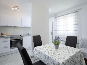 One Bedroom Apartment with Terrace and Sea View 4