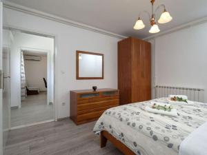 One Bedroom Apartment with Terrace and Sea View 4