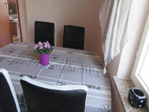 One Bedroom Apartment with Balcony 1