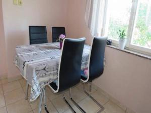 One Bedroom Apartment with Balcony 1