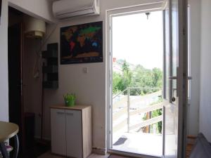 One Bedroom Apartment with Balcony 3