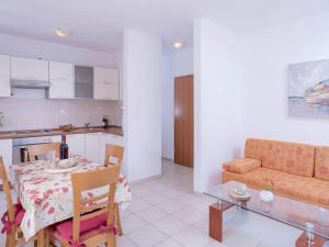 One Bedroom Luxury Apartment with Balcony and Sea View 1