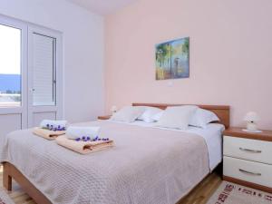 One Bedroom Luxury Apartment with Balcony and Sea View 1