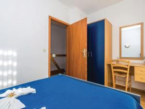 Two Bedroom Holiday Home with Sea View