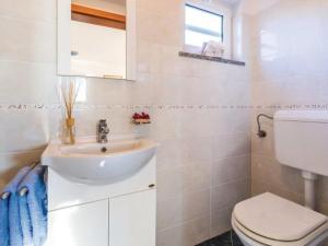 Two Bedroom Holiday Home with Sea View