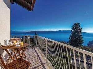 Two Bedroom Holiday Home with Sea View