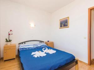 Two Bedroom Holiday Home with Sea View