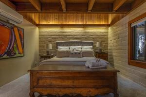 Tri-Level MCM Masterpiece Redwoods Golf & Spa