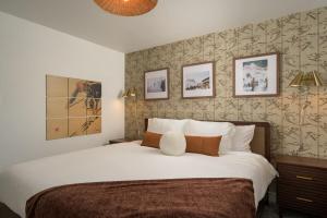 Sleeps 16 Hot Tub Arcade Movie Theater Pool Table