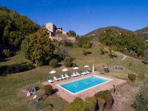 Hilltop apartment with swimming pool