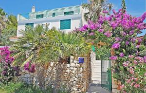 7 Bedroom Amazing Home In Kosljun