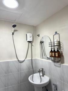 Cozy Studio with Pool & Balcony near Mactan Airport