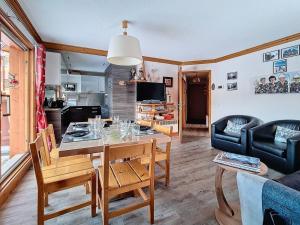 Appartement spacieux près des pistes avec balcon pour 6 - FR-1-344-1227