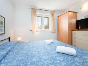 One Bedroom House with Terrace and Pool